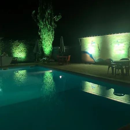 Leone Apartment *